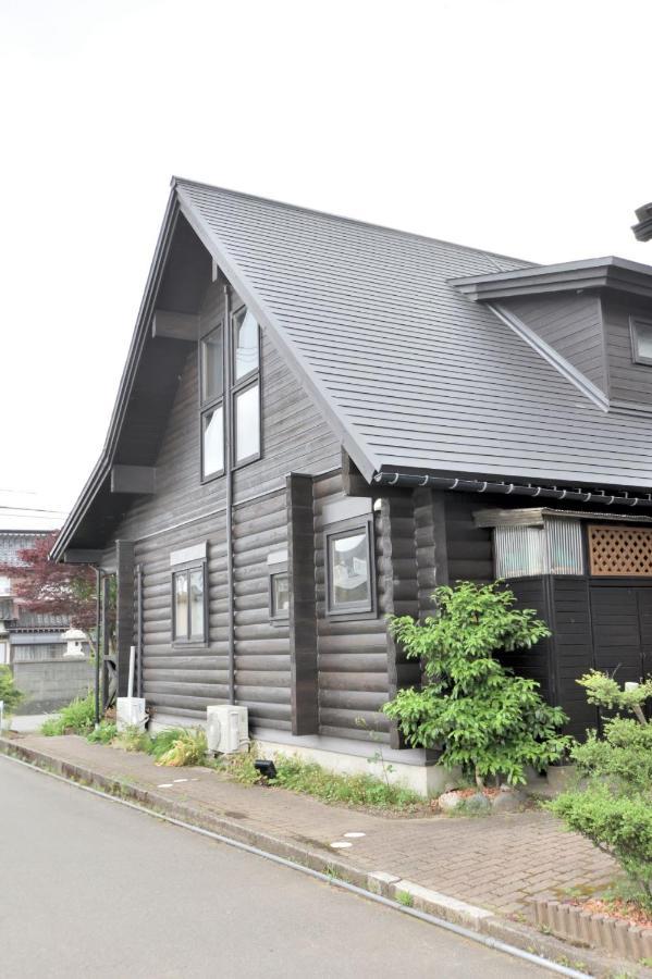 Carrefour Guesthouse カルフール ゲストハウス Toyama Station Esterno foto